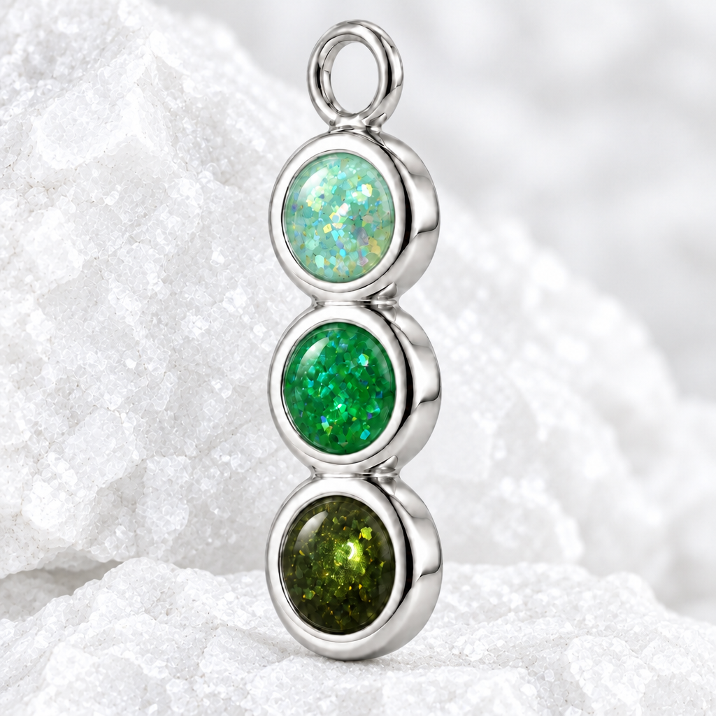 Trio pendant on bright white textured rock